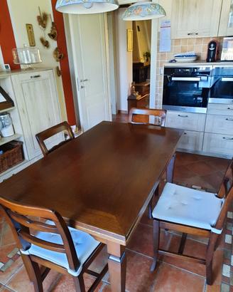 Tavolo in legno di  pino color noce