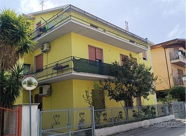 MONTESILVANO CASA SINGOLA SU STRADA PARCO