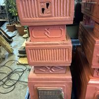 Stufa in terracotta, marca felici, prato