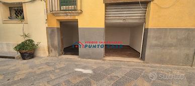 CENTRO STORICO - Via Badia Nuova - N. 2 magazzini