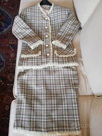 Completo di lana e passamaneria