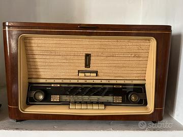 Radio Radiomarelli anni ‘60 con giradischi