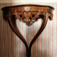 Consolle da muro sospesa in legno intagliato 