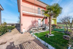 PORZIONE DI BIFAMILIARE A RESCALDINA