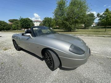 Barchetta splendida e perfetta