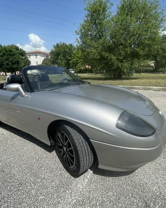 Barchetta splendida e perfetta