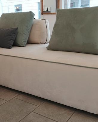 Divano con schienali spostabili
