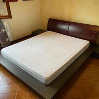 Letto in legno con testata in vera pelle