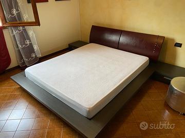 Letto in legno con testata in vera pelle