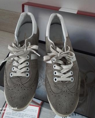 scarpe  adoperate  poco  ( D 'Acquasparta  ) legge