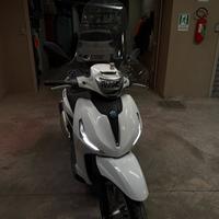 Piaggio Beverly 300 hpe 2023