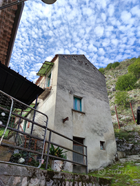 Casa completamente da ristrutturare