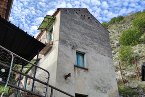 Casa completamente da ristrutturare