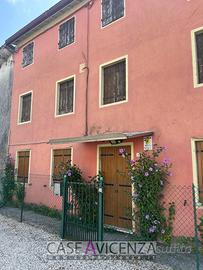 CASA RURALE ABITABILE MA DA RIMODERNARE