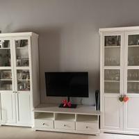 Mobile Tv completo di due mobili a vetrina Ikea
