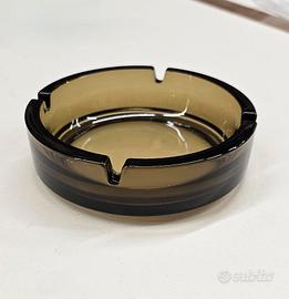 Posacenere in vetro fumè. Set di 24 pezzi.