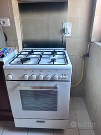 Cucina con forno a gas