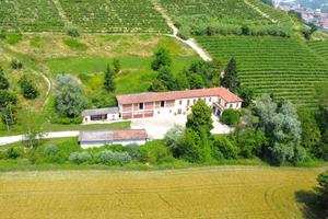 Rustico / Casale di 375 m² con più di 5 locali e b