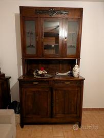 Credenza antica con alzata e vetrina