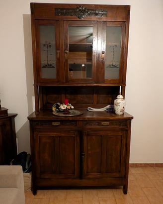 Credenza antica con alzata e vetrina