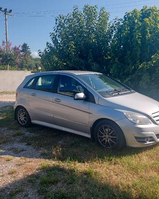 Mercedes classe B gancio traino