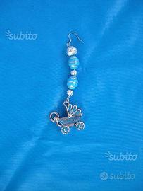Orecchino carrozzina bebè happy baby blu ciondoli