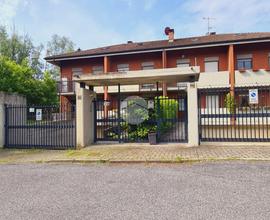 VILLA A SCHIERA A GASSINO TORINESE