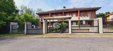 VILLA A SCHIERA A GASSINO TORINESE