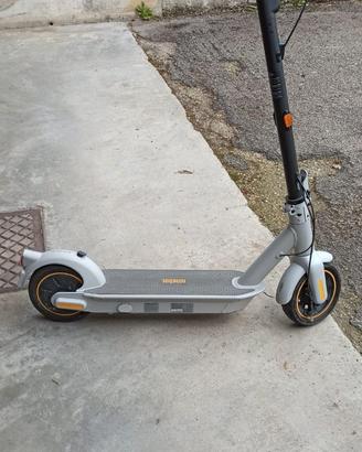 Monopattino elettrico Ninebot MAX G30LE II