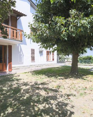 VILLA INDIPENDENTE LIBERA SU 4 LATI CON GIARDINO P