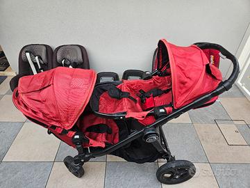 Trio passeggino completo e accessoriato.