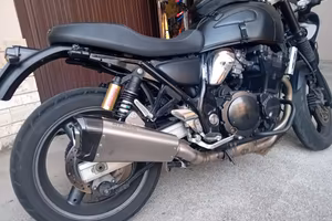 Suzuki 750 gsx inazuma