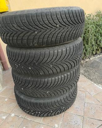 4 Pneumatici invernali con cerchio 185/65 r15