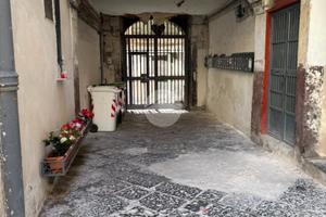MONOLOCALE A NAPOLI