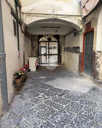 MONOLOCALE A NAPOLI