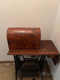 Macchina da cucire SINGER vintage con base legno