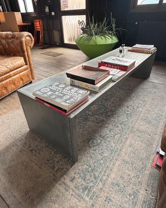 Tavolo in acciaio – stile industrial vintage