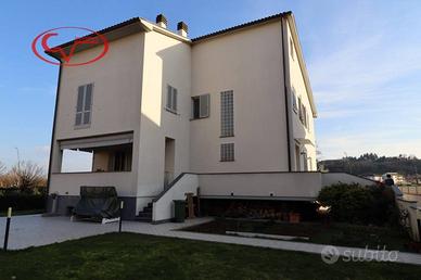 Villa di 314 m² con più di 5 locali e box auto dop