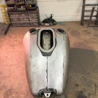 Sissy Bar, Faro Led e Serbatoio Dyna EFI Chopper