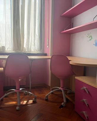 Scrivania Moretti Compact con cassettiere e sedie
