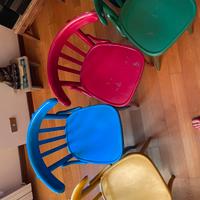Sedie vintage colorate. Arredo unico e creativo