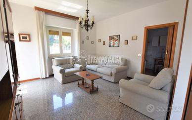 Appartamento di 98 mq con balconi, cantina e soffi