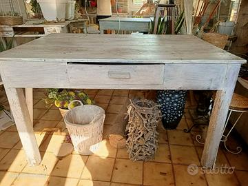 Tavolo decapato Shabby