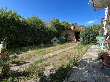 5 LOCALI A SARZANA