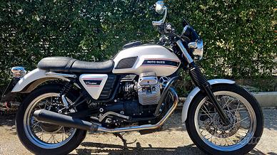 Moto guzzi v7 classic 750