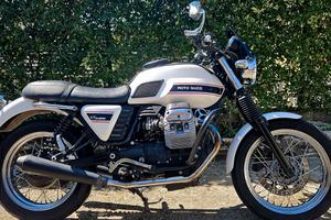 Moto guzzi v7 classic 750