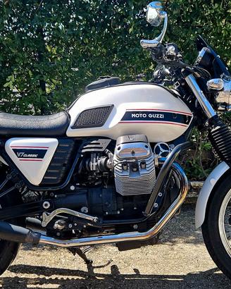 Moto guzzi v7 classic 750