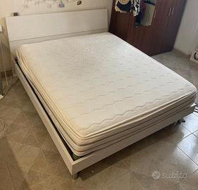 letto matrimoniale con materasso 