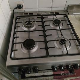 Cucina a gas forno elettrico Semi nuova