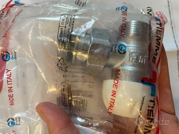 Valvola e detentore per scaldasalviette